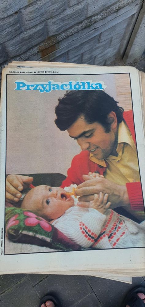 Stare gazety przyjaciolka kobieta i zycie panorama
