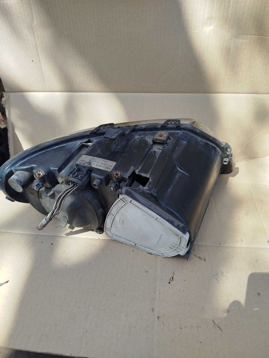 Фари передні Додж Dodge Caravan 4 Chrysler Voyager 4 (2001-2007)