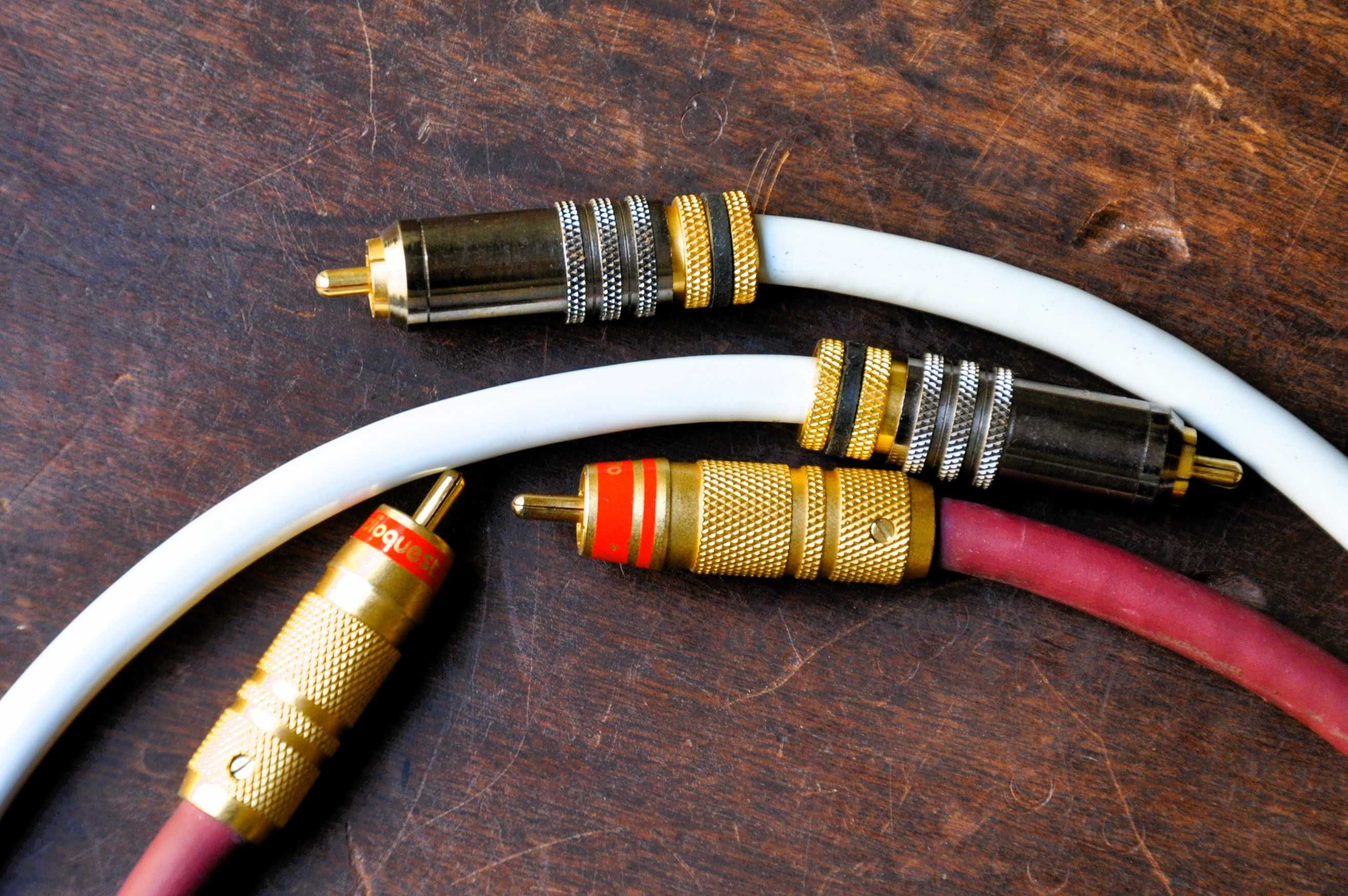 Cabos de Interligação XLR/RCA com fichas WBT + outro cabo.