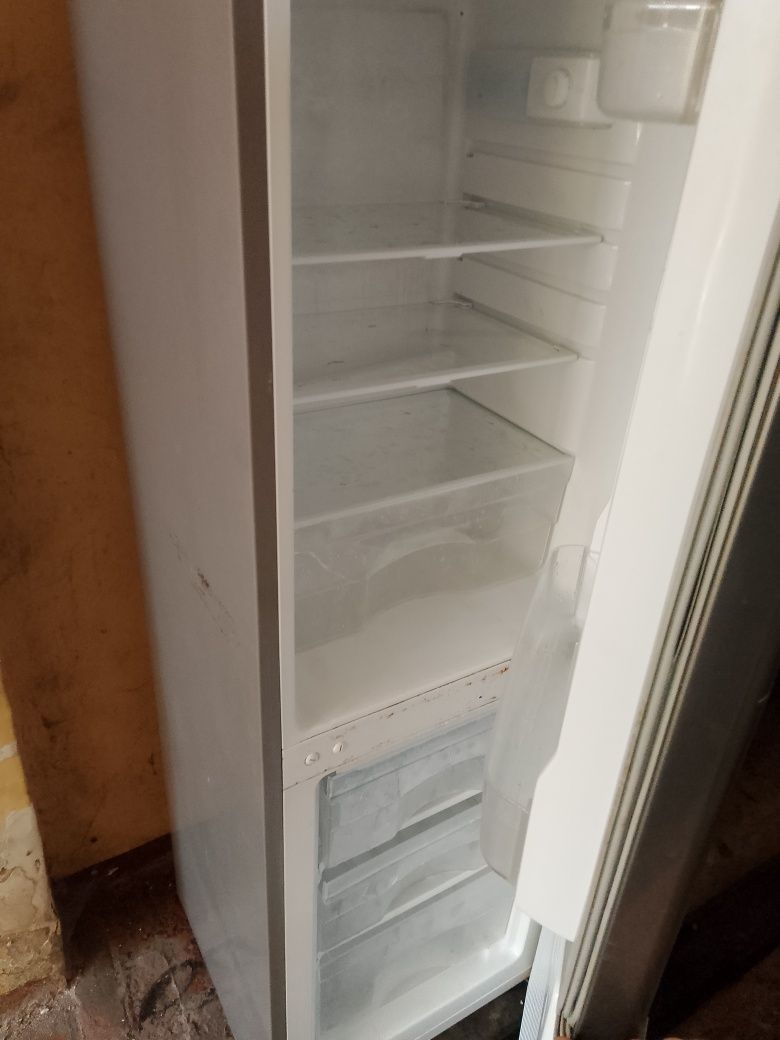 Lodówka MPM 143cm wysokość,48cm szerokość