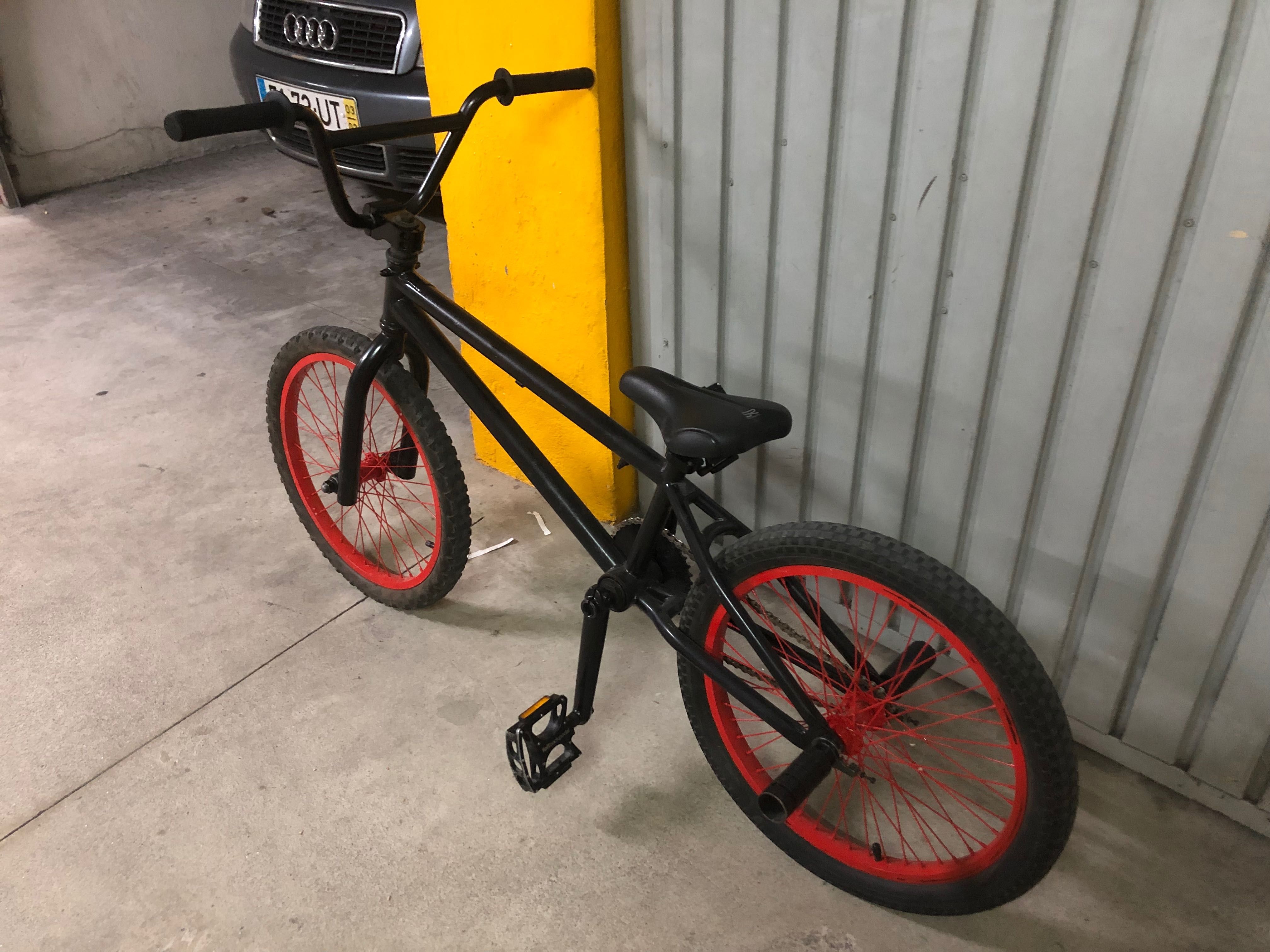 Bicicleta BMX usada