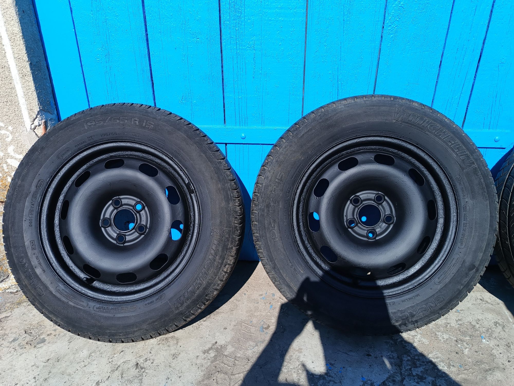 Продам резину з дисками 195/65R15