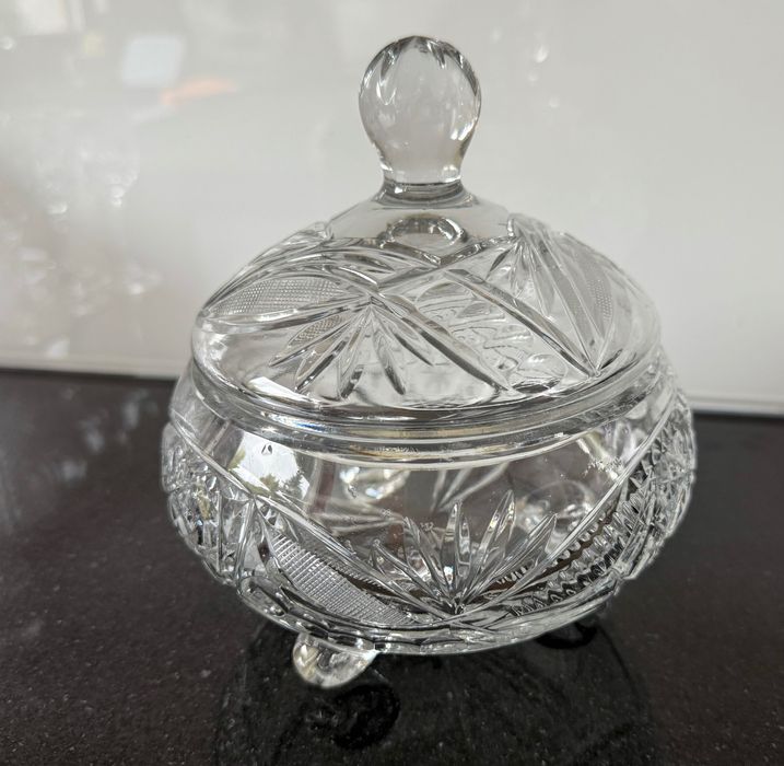 Piękna kryształowa bomboniera