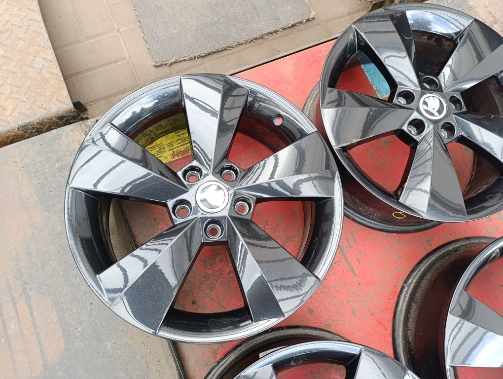 5x112 Felgi Aluminiowe 17 Skoda Kodiaq Karoq 6.5JX17 ET38 czarne kpl.