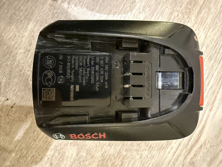 Ladowarka Bosch ALl 1880 CV z baterią 3 Ah