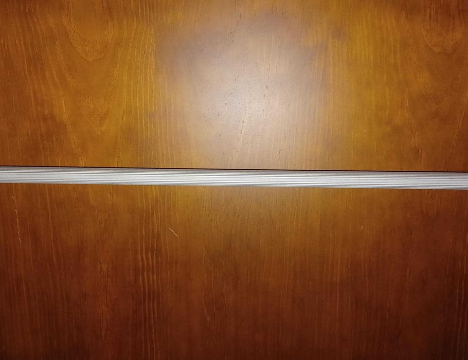 Roupeiro em madeira maciça