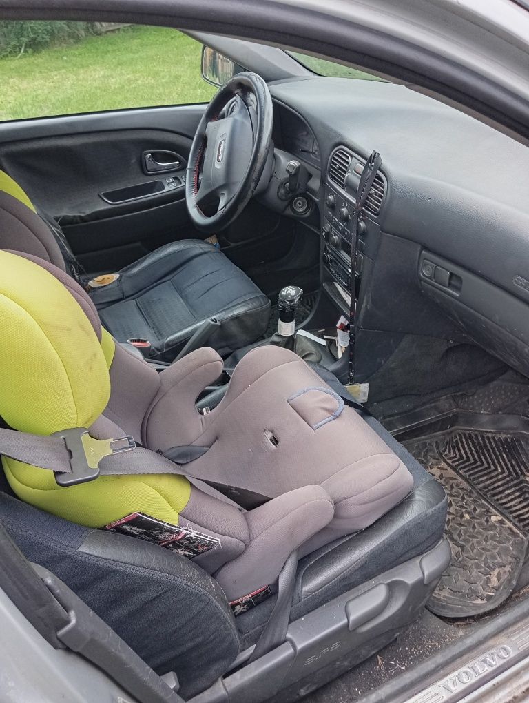 Sprzedam  auto Volvo v 40 benzyna+gaz+hak sprawny