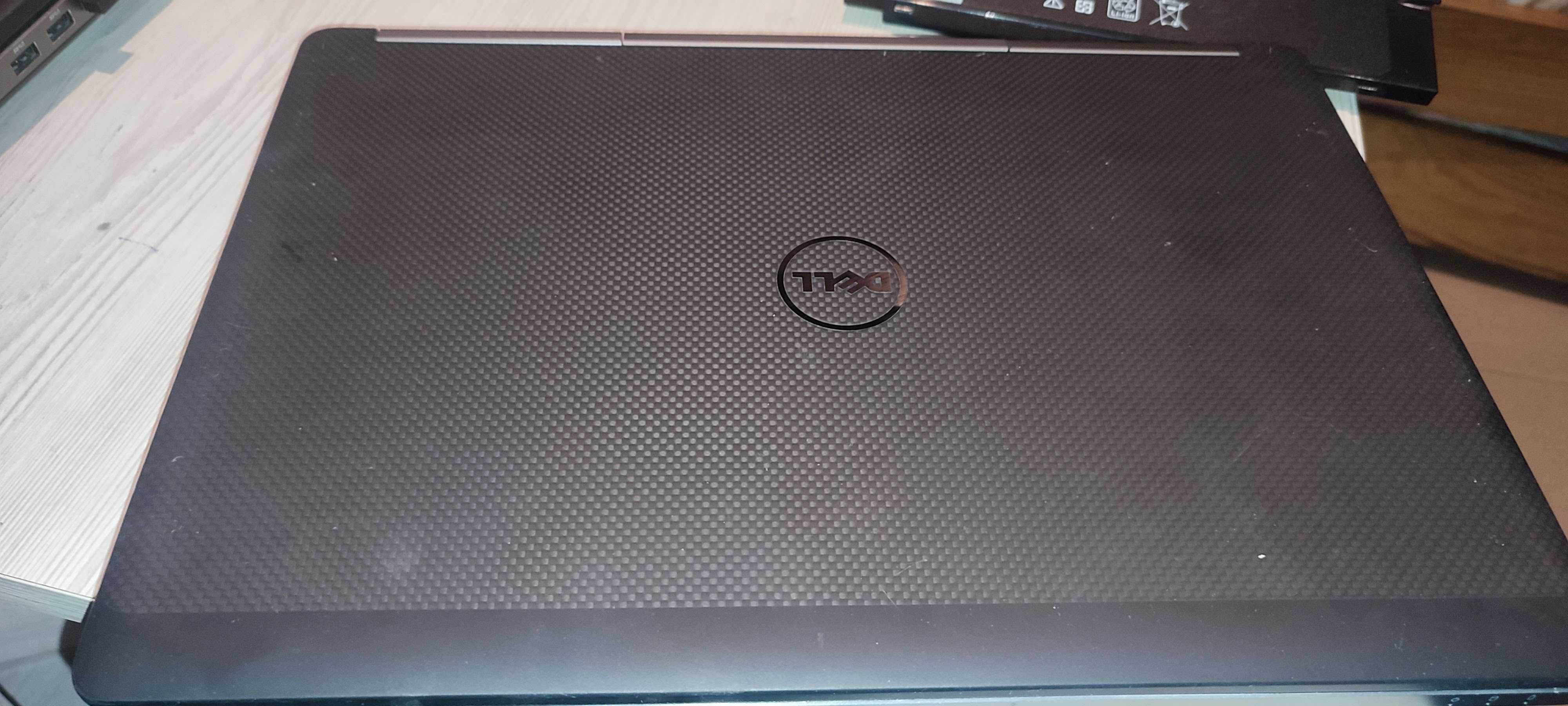Модель: Dell Precision 7510 в разобраном состоянии.