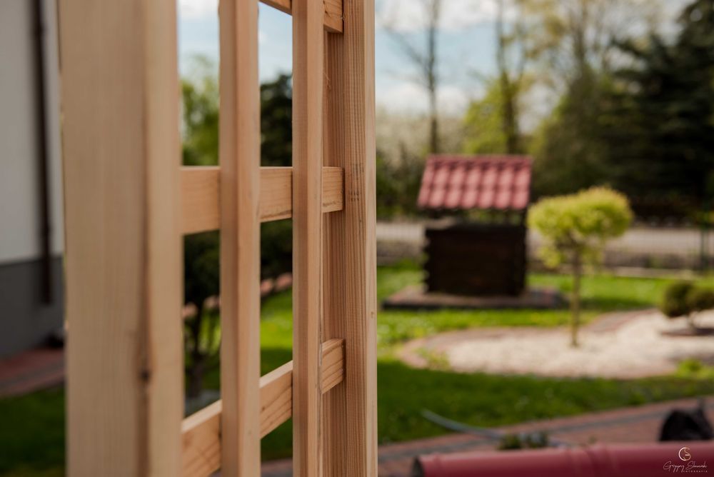 Pergola ogrodowa , kwiaty