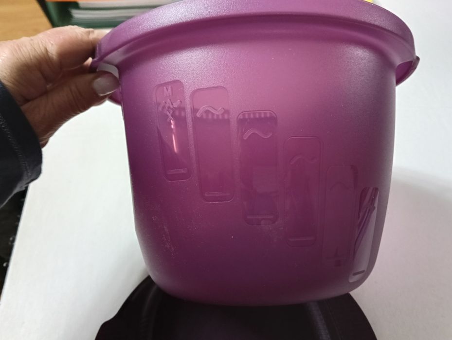 Tupperware para cozer massa no microondas 
Tem as marca