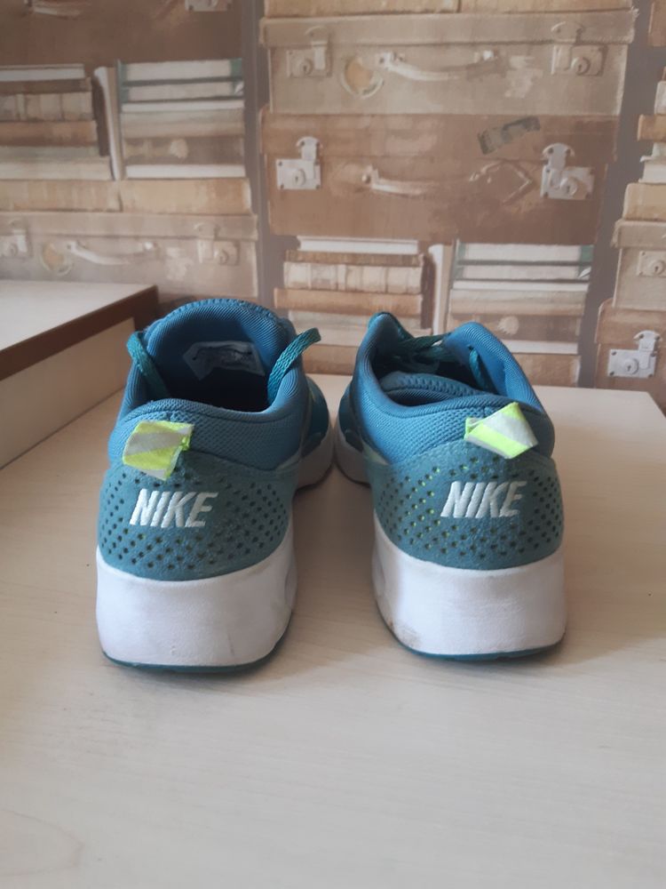 Продам кроссовки Nike 38,5р