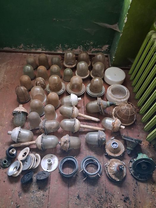 Плафони, світільники.