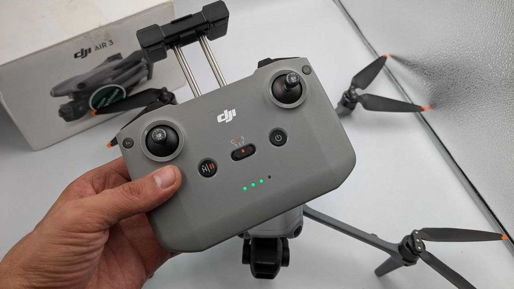 Квадрокоптер DJI Air 3 Drone (без акумулятора)