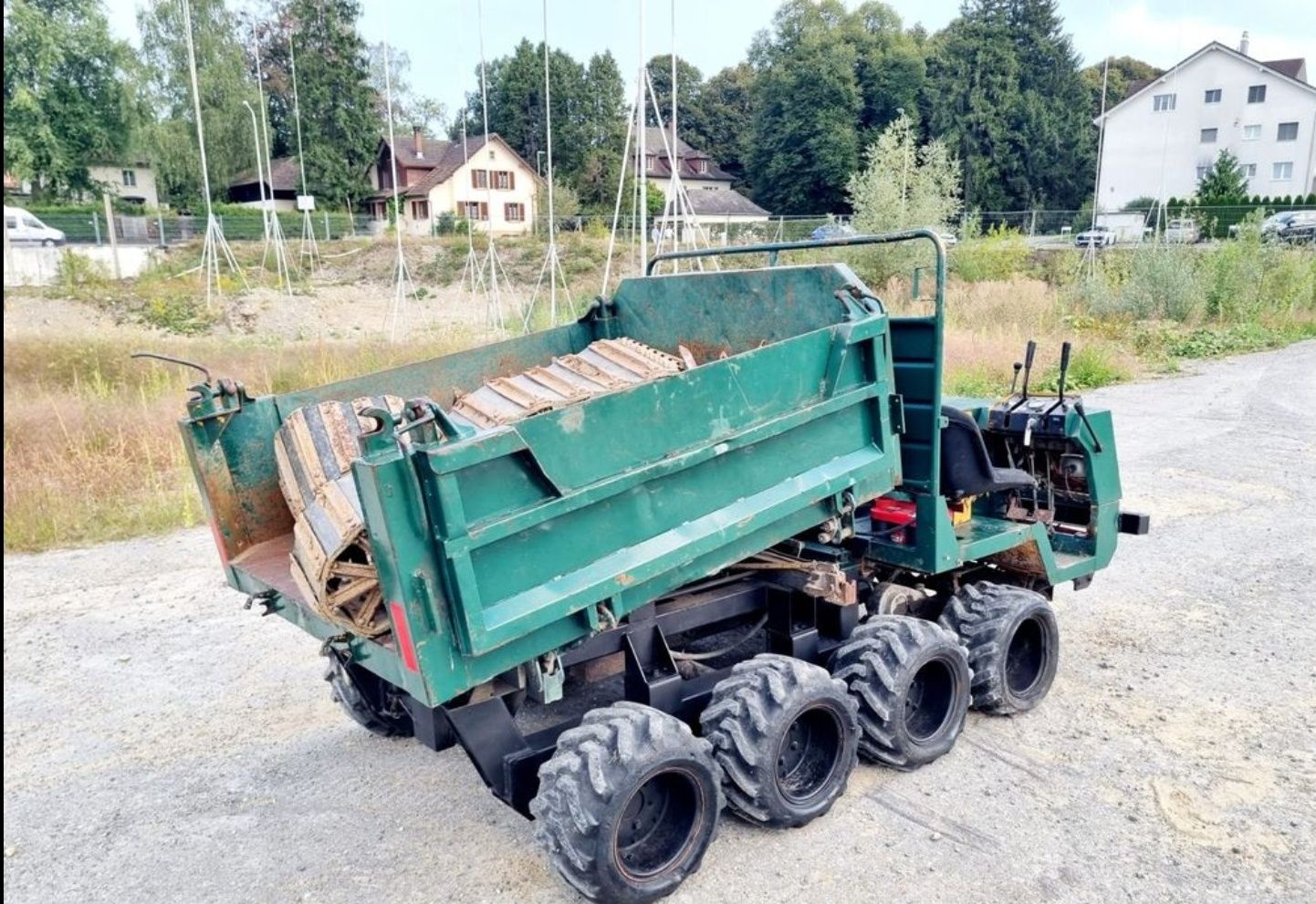 Dumper diesel basculante tração intégral.