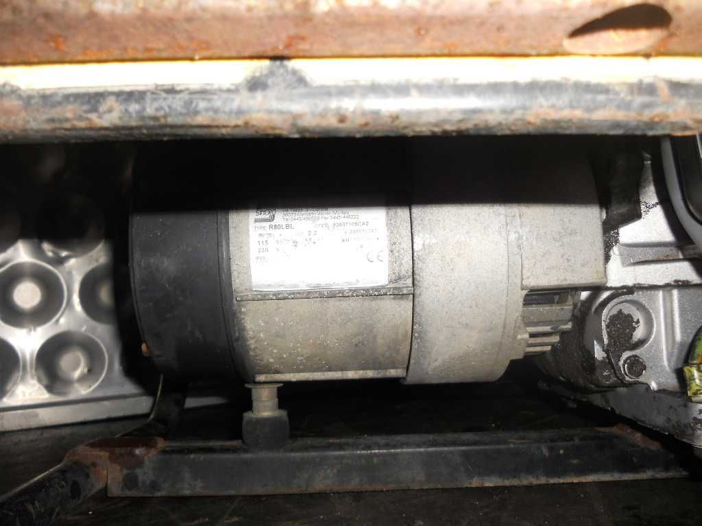 Honda Generator Pradu -Agregat prądotwórczy  Mobilny 2.2 Kv HONDA