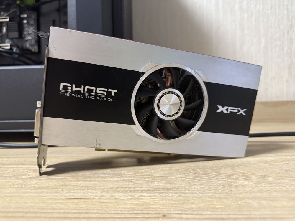 Видеокарта Radeon HD 7850 (XFX GHOST Edition)