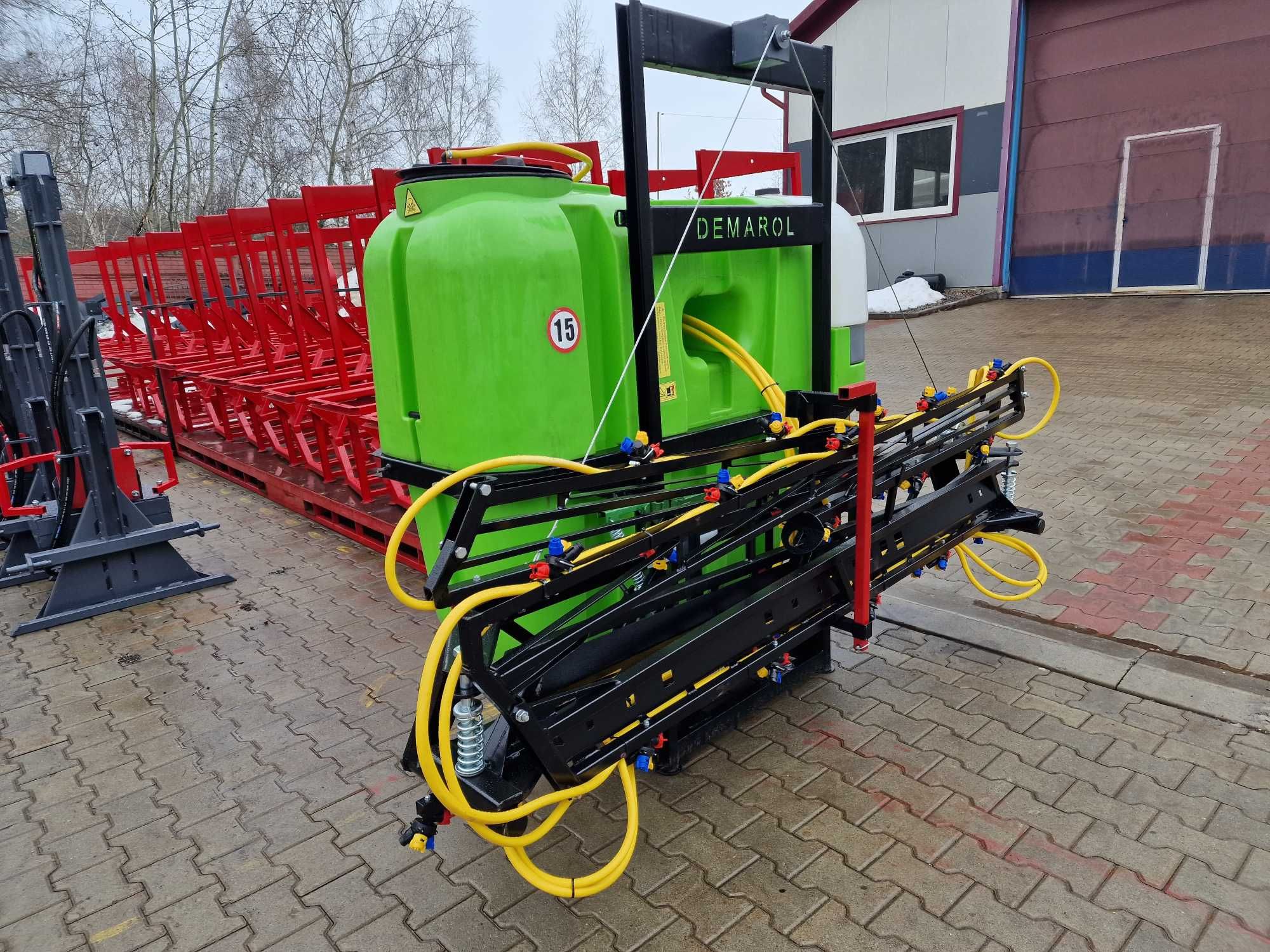 Opryskiwacz   800 litrów lanca 15m SHOGUN