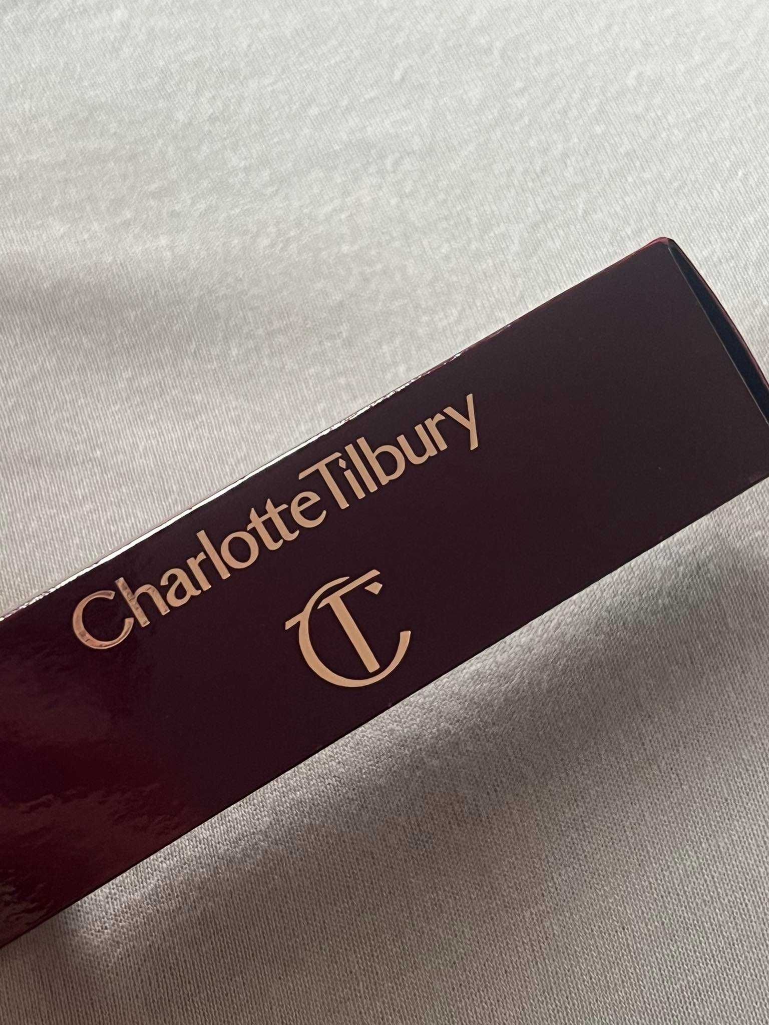 Puste opakowanie charlotte tilbury makijaż bez produktu