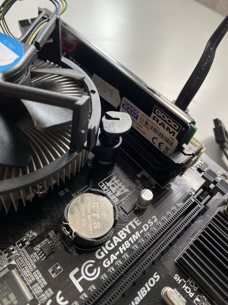 Płyta główna GIGABYTE GA-H81M-DS2 + RAM 8G