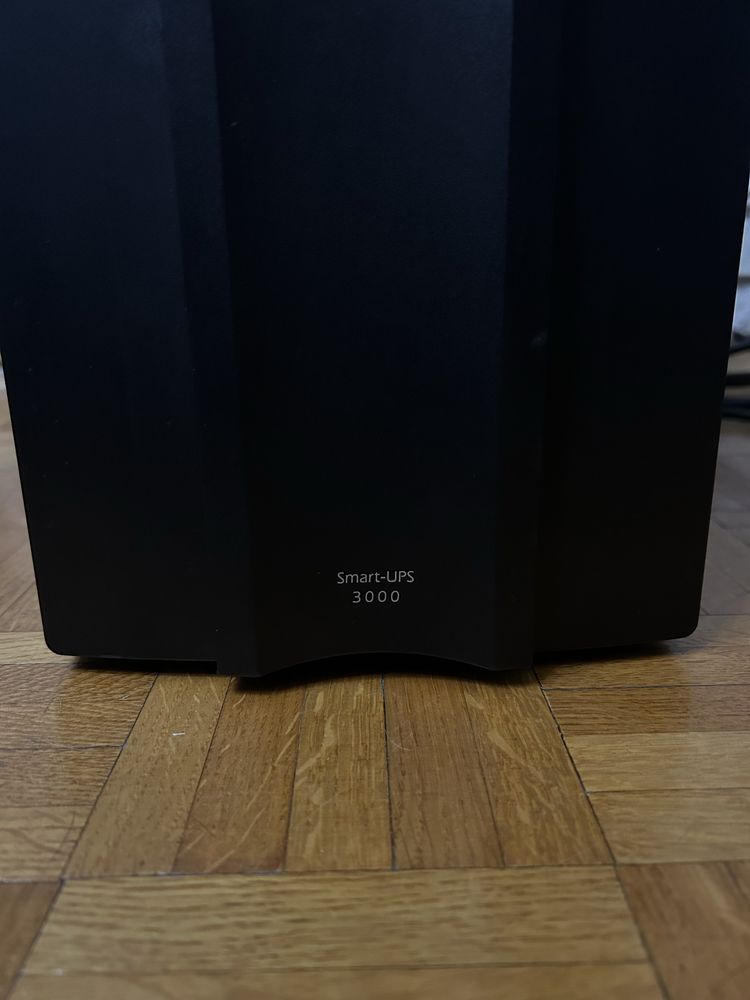 Zasilacz sieciowy APC smart-ups 2200