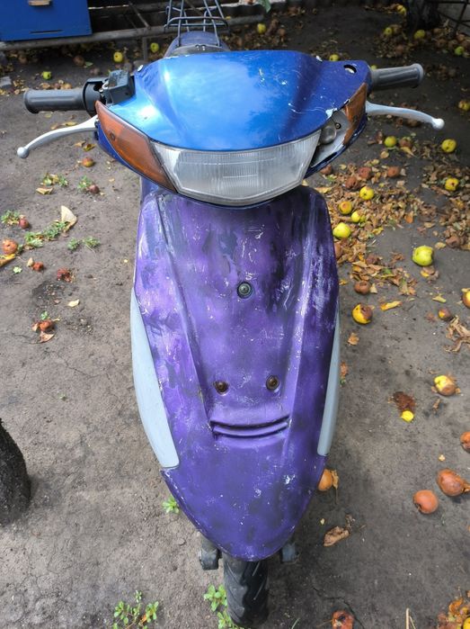 Скутер Suzuki синій