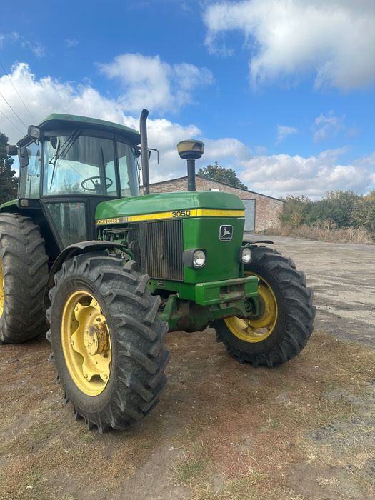 John Deeree 3050