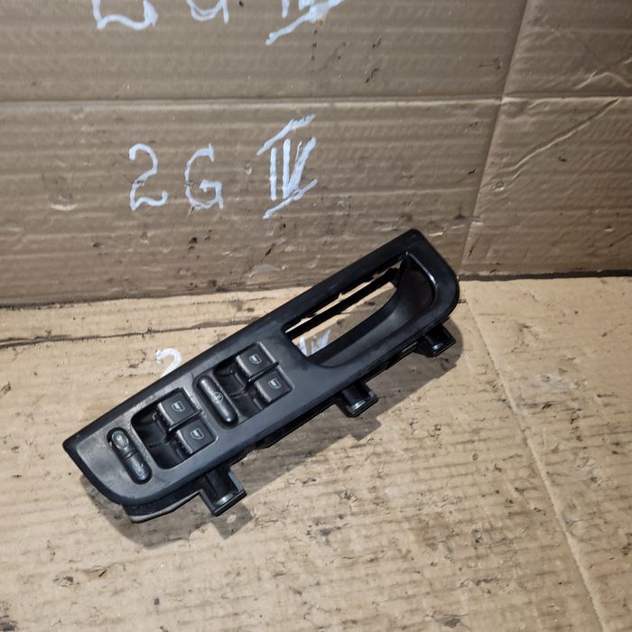 Panel przełączniki elektrycznych szyb stelaż vw passat b5 2000r