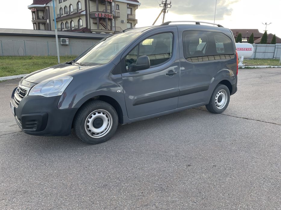 ч Peugeot Partner 2017 року випуску пасажир