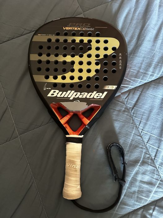 raquete Padel profissional Bullpadel edição Juan Tello (assinada)