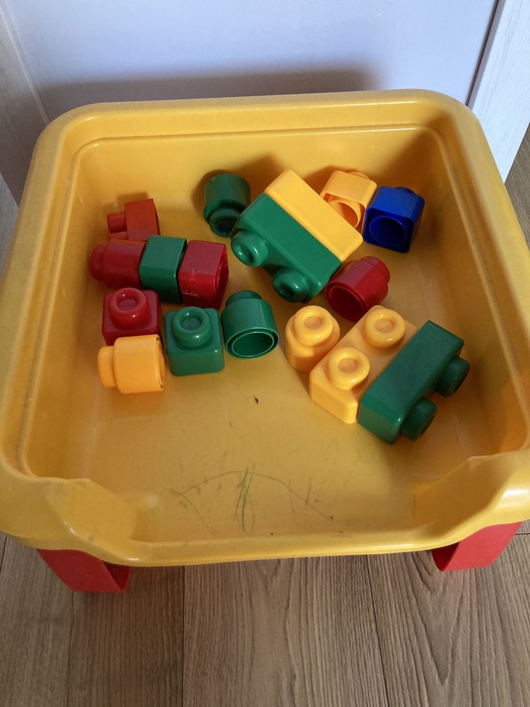 Stolik edukacyjny CHICCO