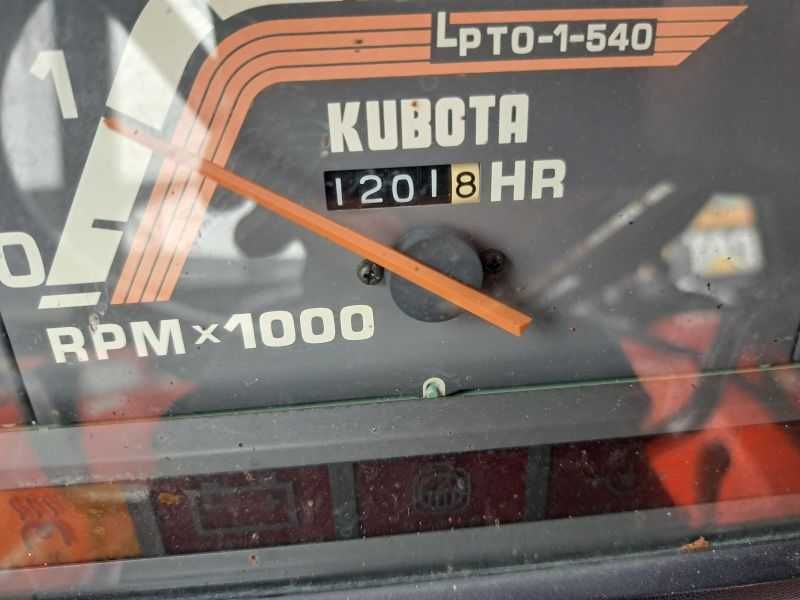 Traktorek Kubota ZL1-235