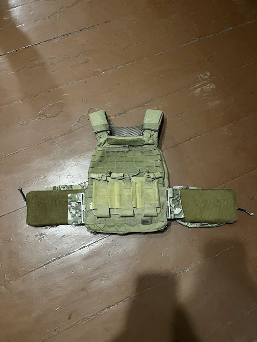 Плитоноска 5.11 з підсумками