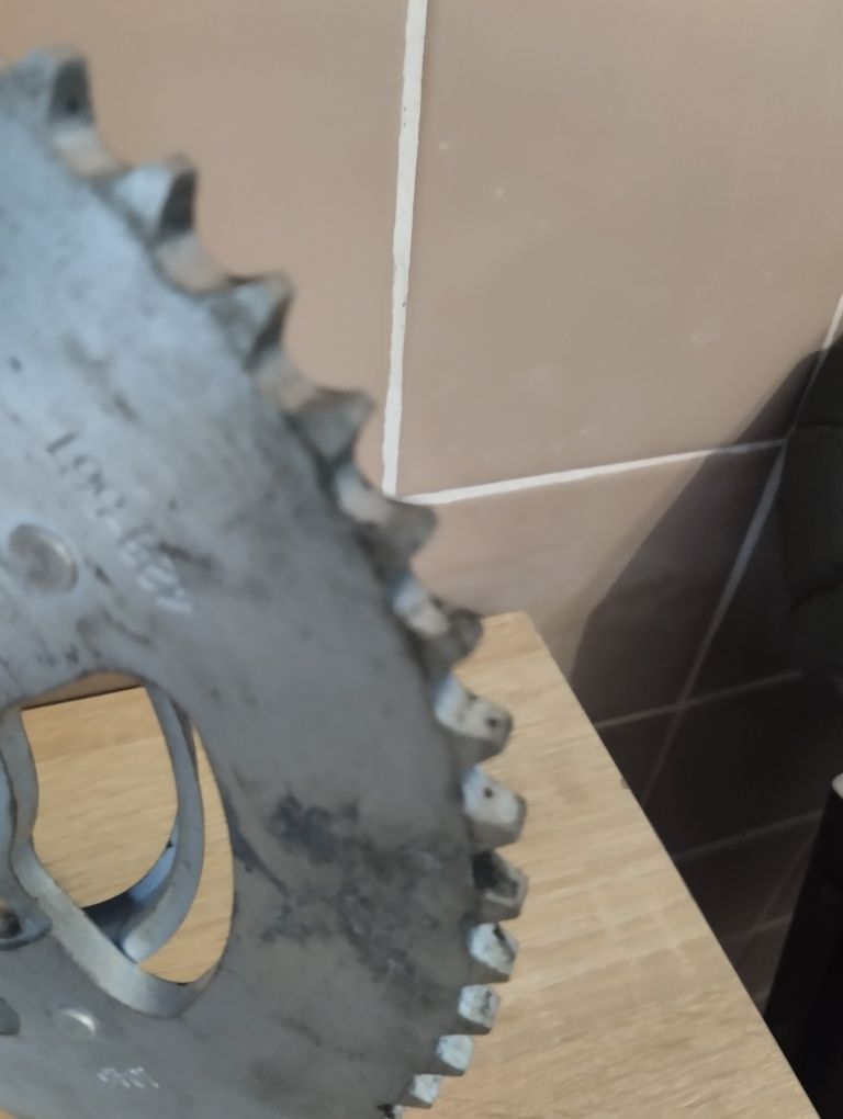 Продам зірку на мотоциклі марки CHOHO 428-56T