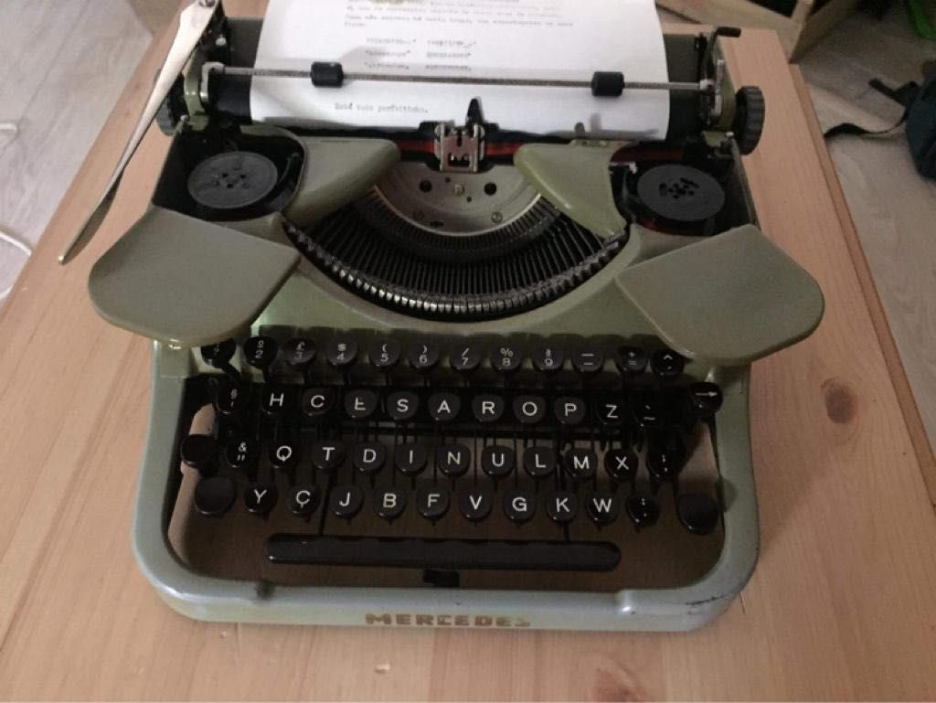 Máquina de escrever  ***  Mercedes K 45