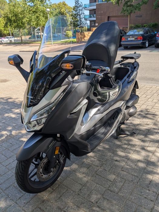 Honda Forza 300 de 2019 ótimo estado geral com extra