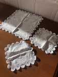 Conjunto de 3 naprona em linho branco e renda á mao