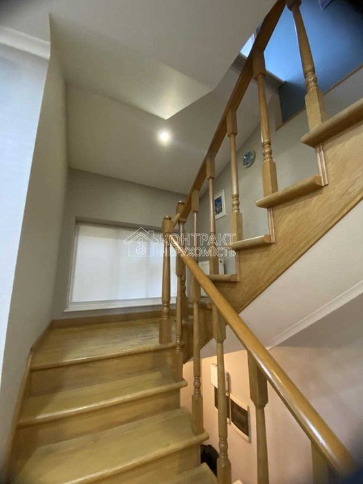 Продається 2 поверховий будинок з гаражем та ділянкою, ХТЗ