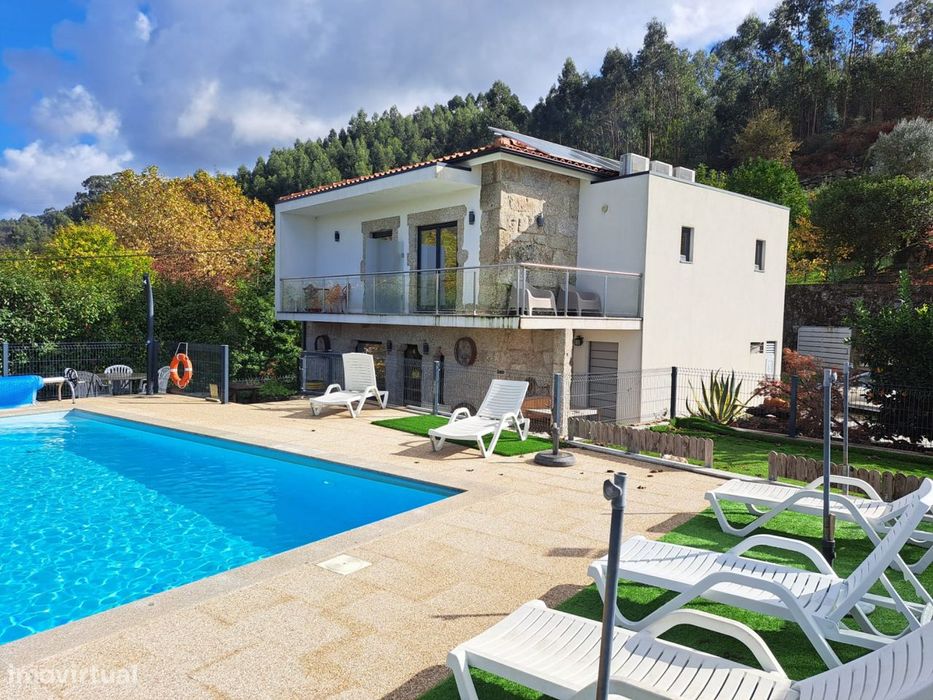 Refúgio de Charme na Natureza – Moradia em Pedra Renovada na Póvoa