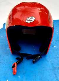 Włoski kask narciarski dla dziecka , piękna czerwien
