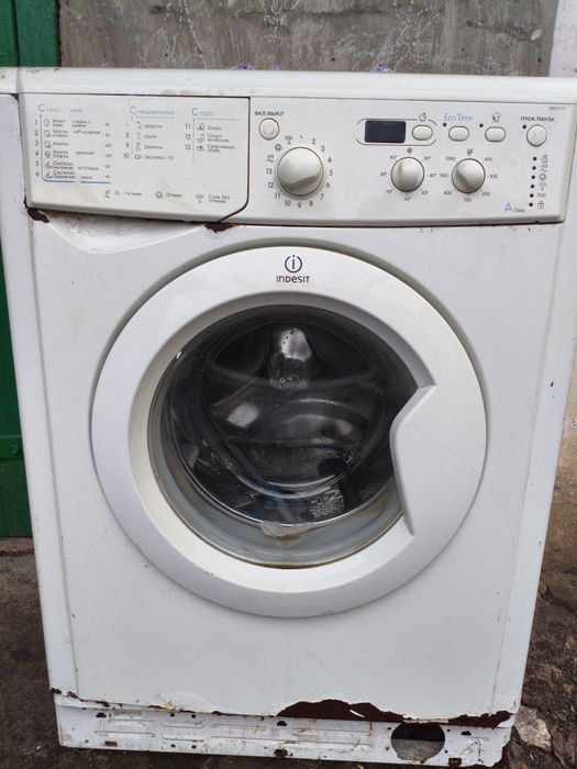 Пральна машина під розбір