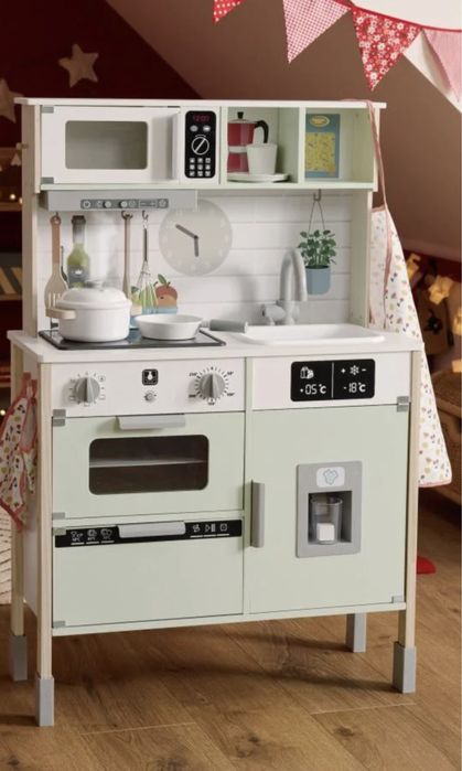 Дерев‘яна дитяча кухня