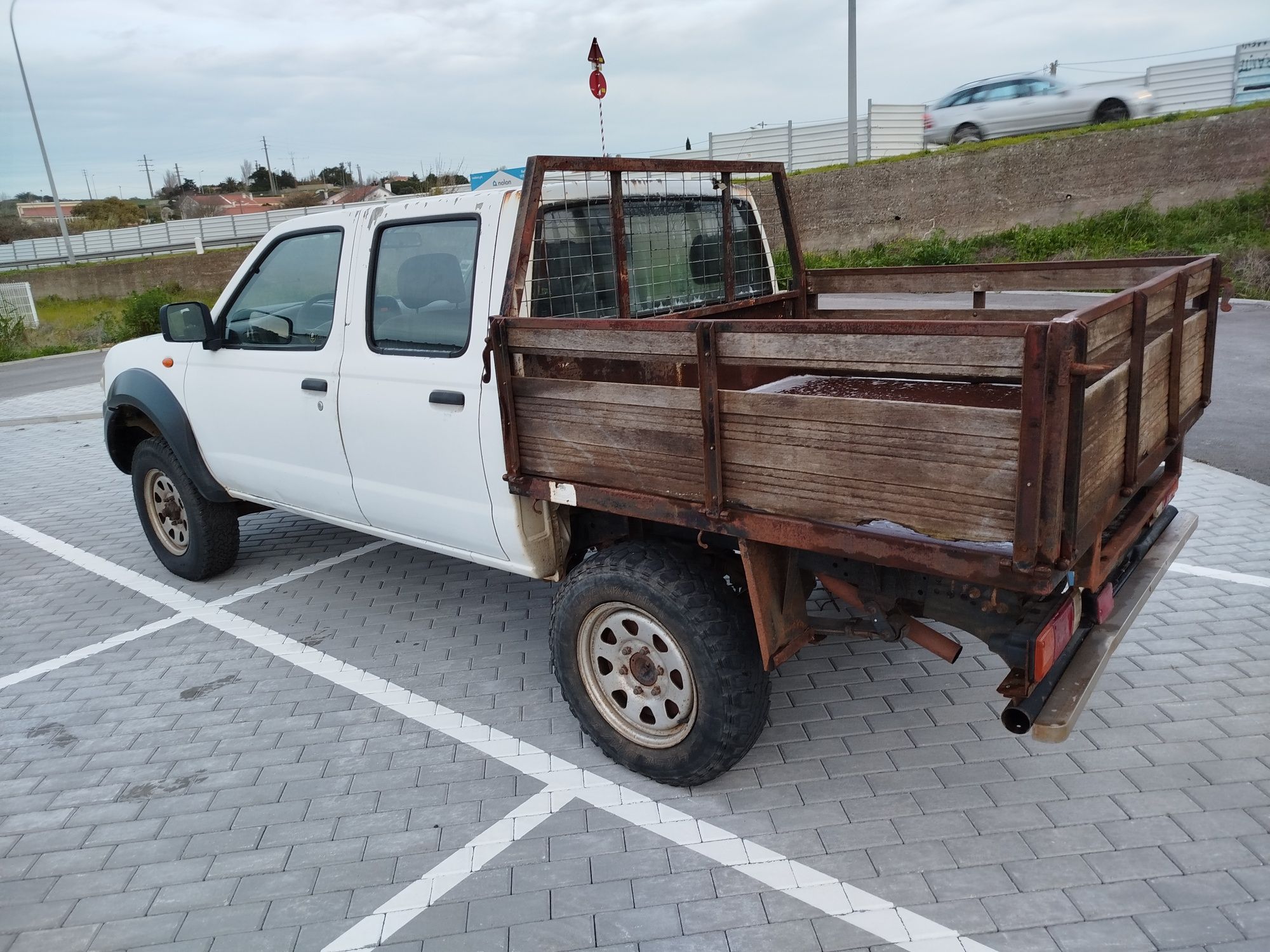 Nissan Navara 2.5D 4×4/5Lug/2010/Excelente motor