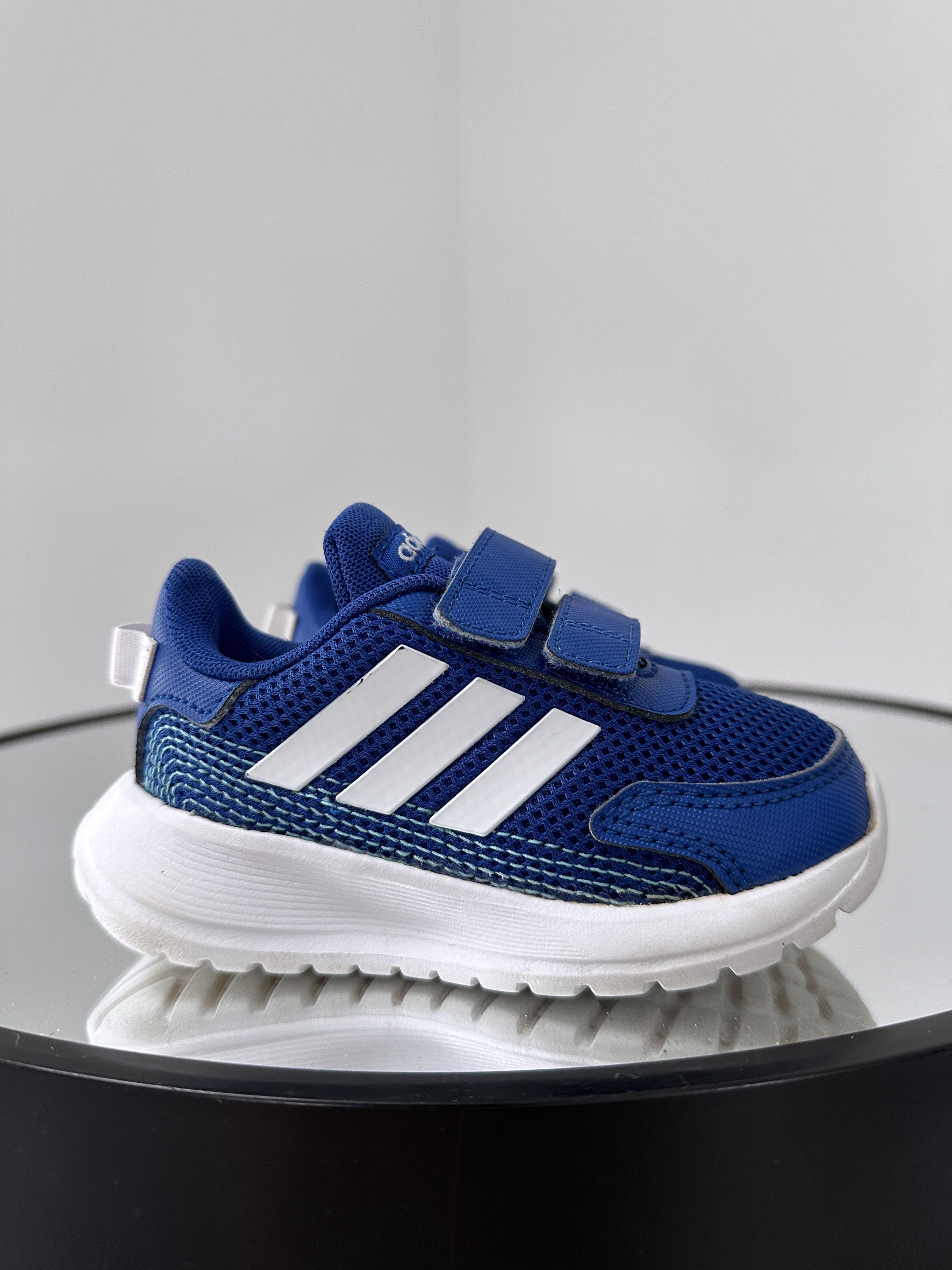 Легчайшие кроссовки на липучках Adidas