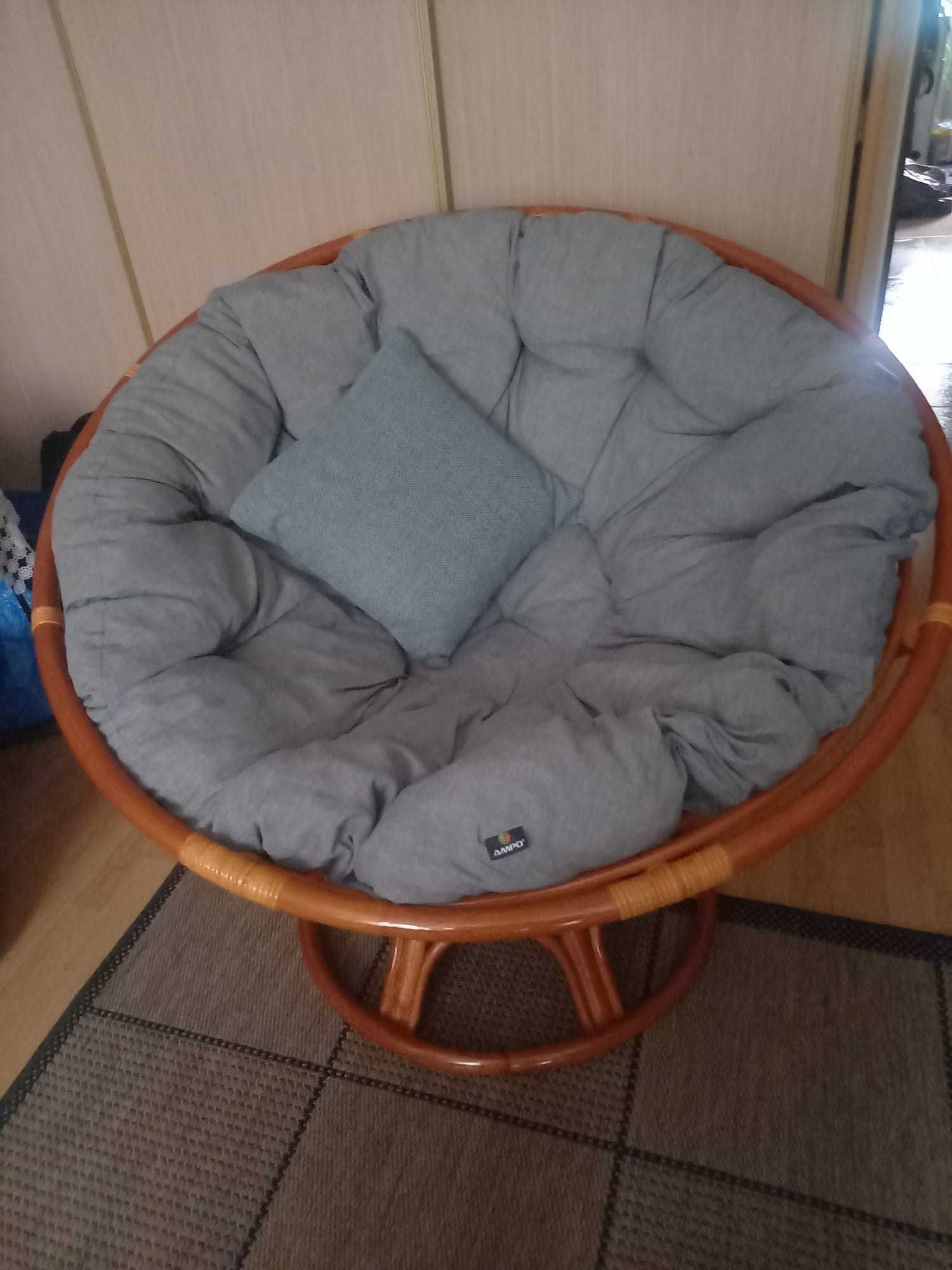 Fotel bujano-obrotowy z poduchą