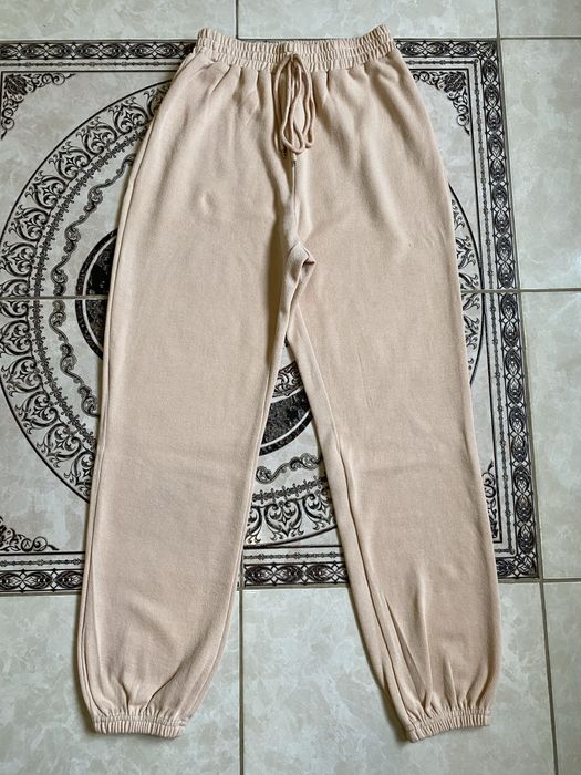 Жіночий спортивний костюм