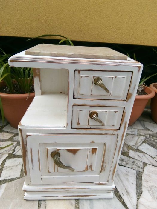 Mesa cabeceira restaurada