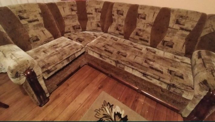 Продам диван для вітальні.