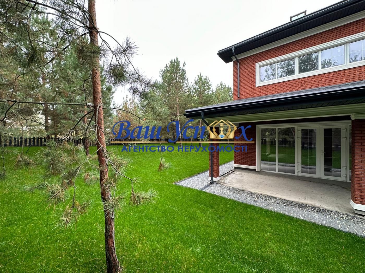 Продаж нового будинку в лісовій частині містечка.  КГ Green Hills