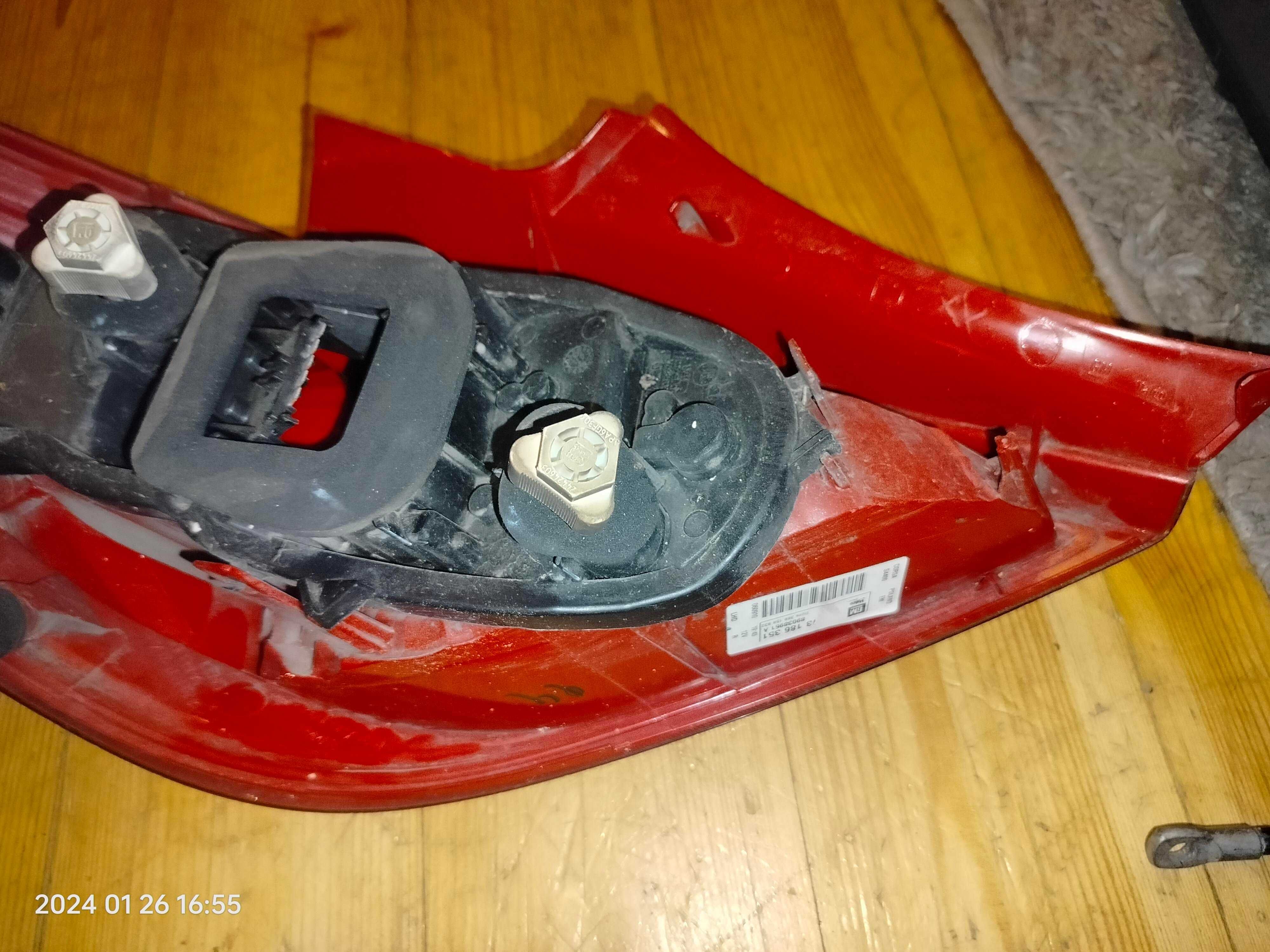 Opel Corsa D prawa tylna lampa