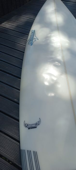 Prancha de surf usada mas em bom estado.